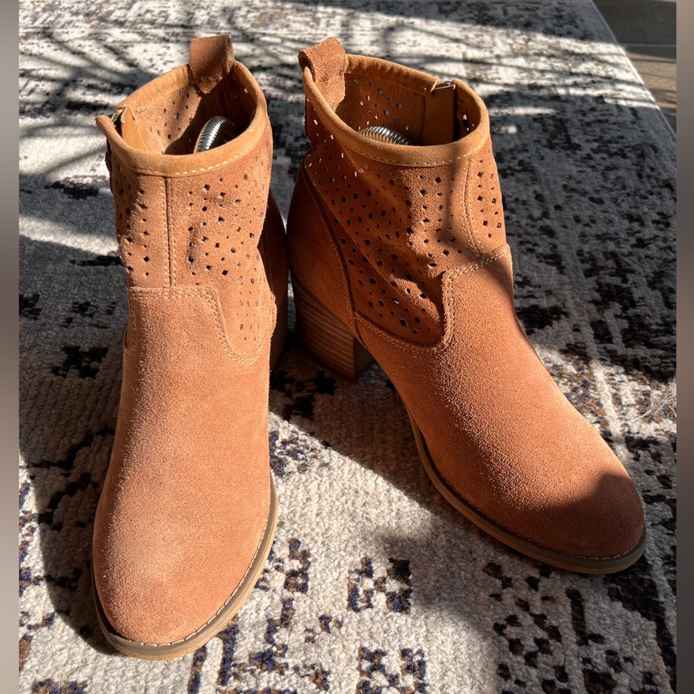 Vintage 7 Eight Soared Suede Tan Camel Ankle Boots for Women 8.5